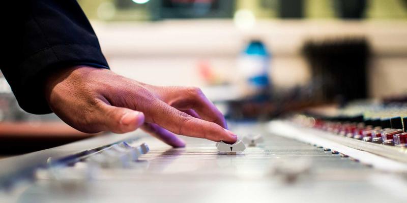 唤醒身体自愈力：中医穴位按摩，告别亚健康的实用指南